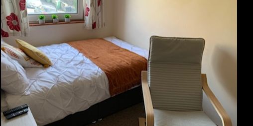 All Female Flat Share Room 5 - Photo 3