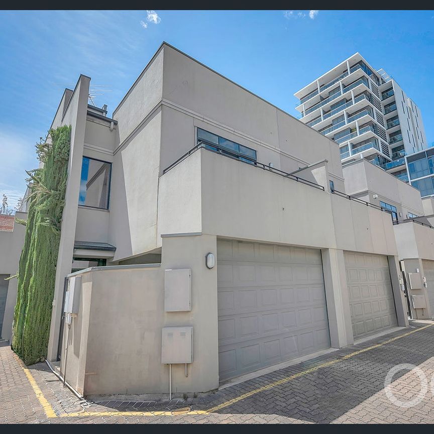 Open The Door to Contemporary City Living - Photo 1