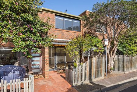 Central Geelong, Renovated Townhouse - Photo 5