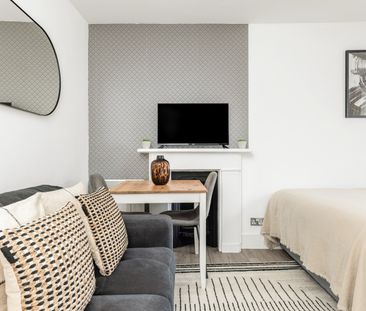 Studio Flat, Leinster Gardens, W2 - Photo 1