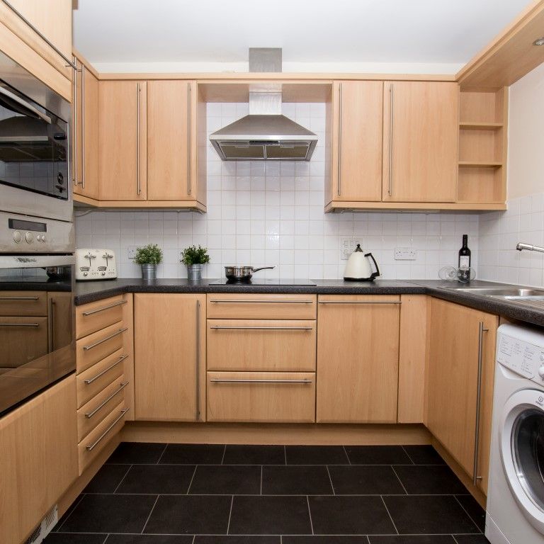 Town Centre, Crawley, RH10 - Photo 1