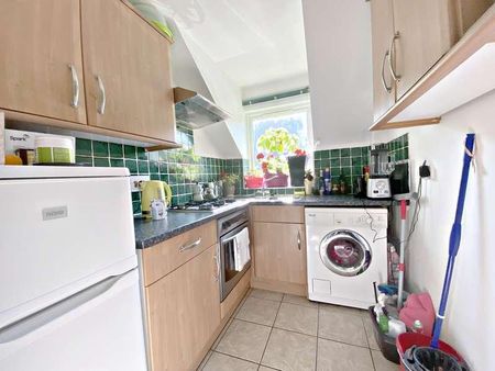 Willow Court, Bassetsbury Lane, High Wycombe, HP11 - Photo 3