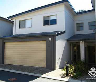 Air conditioned 3 bedroom townhouse - Photo 1