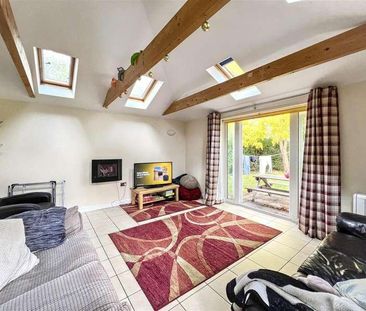 Earles Gardens, Norwich, NR4 - Photo 1