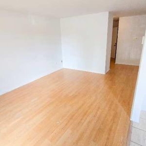 Grand logement rénové, 5 1/2 à Candiac. ch Haendel, devant école - Photo 2