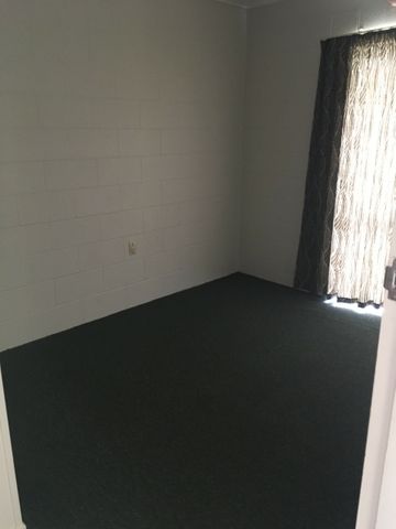 Low-maintenance living with everyday convenience - Photo 2