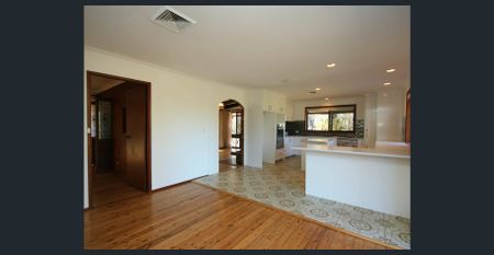 Perfect Family Home - Photo 2