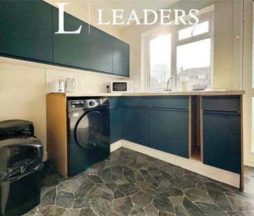4 bedroom semi-detached house to rent - Photo 5