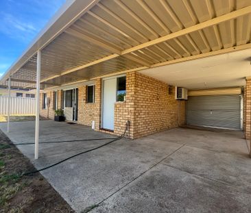 Neat & Comfortable Home in a Super Convenient Location! - Photo 6