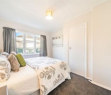 Beautiful renovated 3 bedroom home - Photo 3