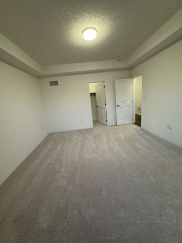 For Lease - 3278 Crystal Drive, Oakville, Ontario - Photo 4