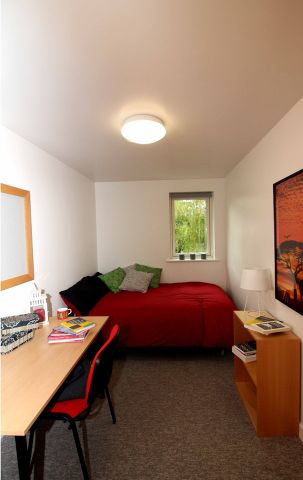 4 Bed Flat, Columbia Lodge, SO16 - Photo 3