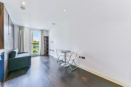 Studio Flat, Moore House, SW1W - Photo 3