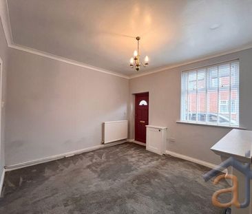 2 bedroom semi-detached house to rent - Photo 4