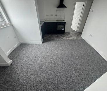 1 bed Flat - To Let - Photo 4
