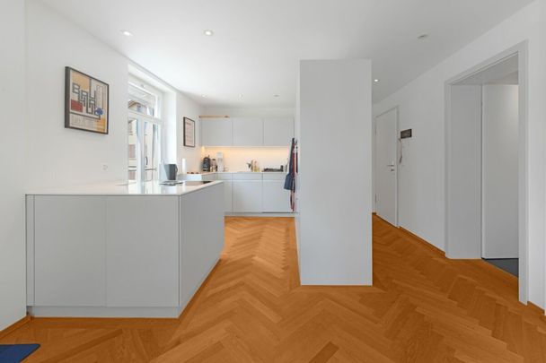 Work & Live Combined: Exclusive 4.5-room apartment in Wil with additional office - Photo 1