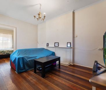 Neat & Spacious 3-Bedroom Home - Photo 2