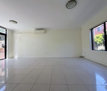 Spacious & Freshly Updated 3-Bedroom Home in Prime Merrylands Locat... - Photo 1