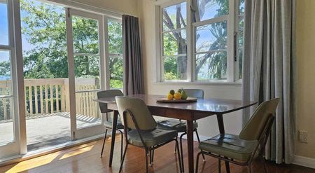 Live in leafy Three Kings – sunny 2-bedroom home - Photo 3