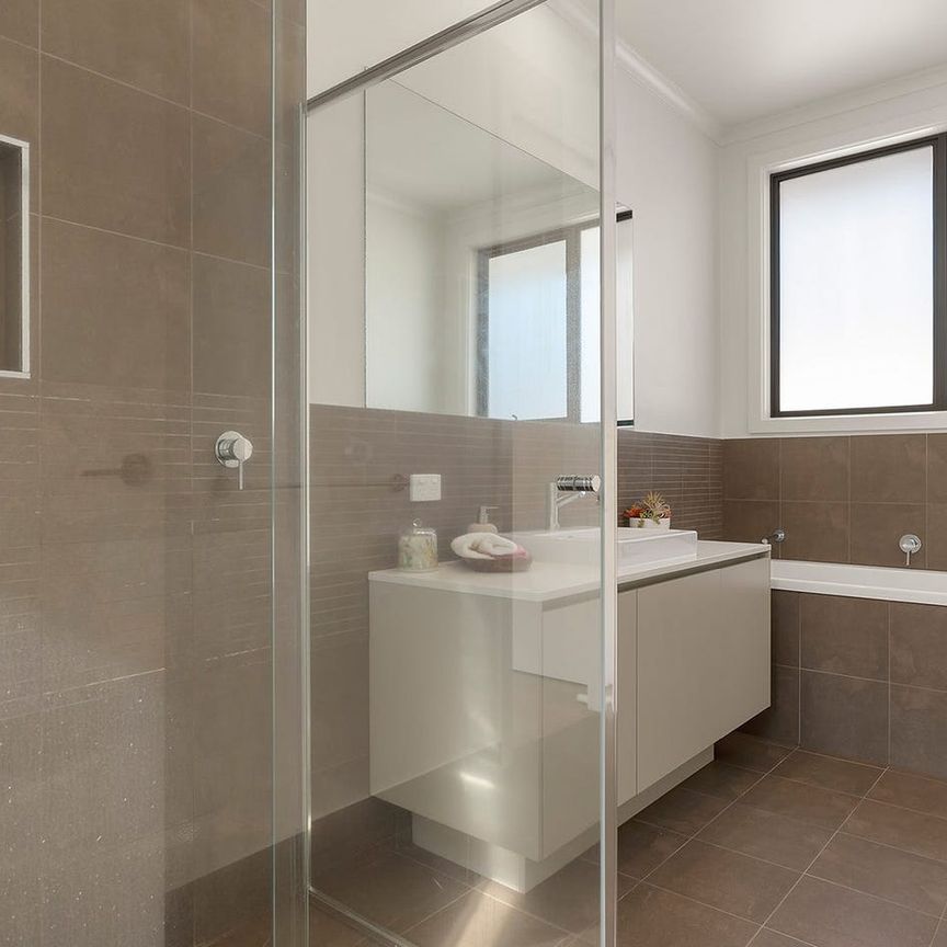 4 Pindan Court, Mount Waverley, Vic 3149 - Photo 1