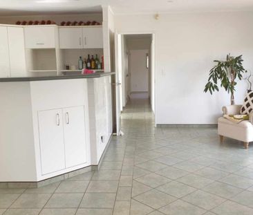 Property Management38b Nor'East Drive, Browns Bay - House for Rent - Photo 2