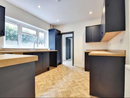 Park Lane Room 5 - Photo 5