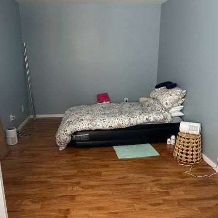 2 bdrm/1 bath Lower Suite - Oct 1st - Photo 3