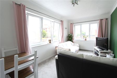 Old Woking Road, West Byfleet, Surrey, KT14 6LG - Photo 5