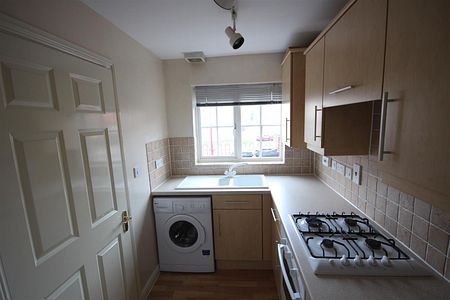 2 bedroom End Terraced to let - Photo 5