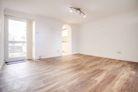 Basement Flat, 7 York Road, Swindon, Swindon, SN1 - Photo 2