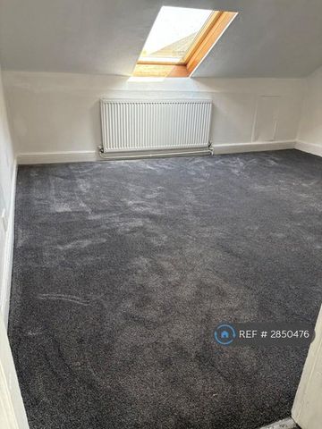 4 bedroom terraced house to rent - Photo 2