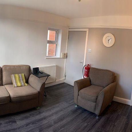 1 bedroom in a house share to rent - Photo 1