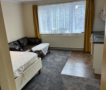 Room in a Shared House, Woolstone Road, SE23 - Photo 1