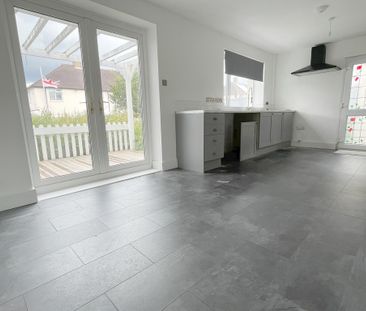 2 Bedroom Mid Terraced House - Photo 5