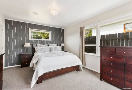 Charming 3BR Family Haven, Pukekohe - Photo 2