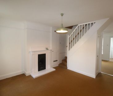 3 bedroom House To Let - Photo 2