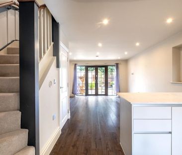 2 bedroom end of terrace house to rent - Photo 3