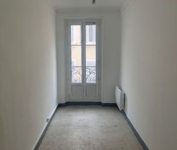 Appartement 3 pièces 73m2 MARSEILLE 1ER 725 euros - Photo 4