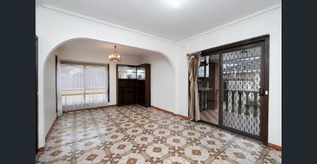 WALKING DISTANCE TO SUNSHINE HOSPITAL! - Photo 2