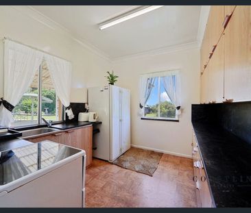 Spacious Home with Swimming Pool! - Photo 6