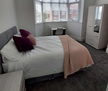 Beautiful -Luxury Co Living in NE4 - 6 Person Shared house - Photo 3
