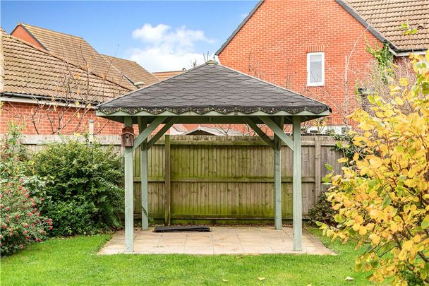 **6 MONTH LETTING**Modern 4 bedroom detached house on the edge of Great Western Park in the 'Welford' style originally built by Taylor Wimpey. - Photo 1