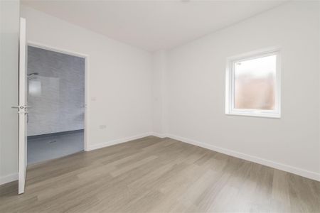 1 bed Apartment To Let - Photo 2