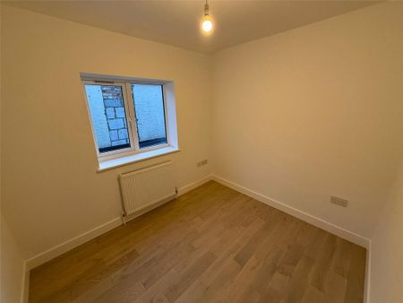 4 bedroom terraced house to rent - Photo 2