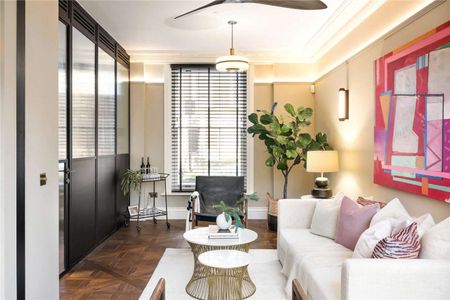 A beautifully re-developed five-bedroom townhouse on Lonsdale Road - Photo 2