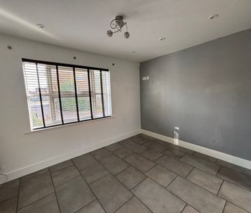 PETERBOROUGH - Photo 3