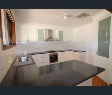 Family Home Close to the Shops & Beach! - Photo 6