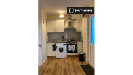 1-bedroom apartment for rent in Cabra-Drumcondra, Dublin - Photo 5