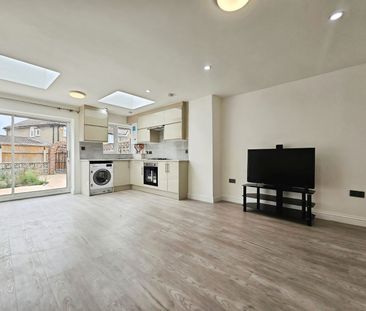 Park Road, Stanwell, Staines-upon-Thames, Surrey, TW19 7PB - Photo 4