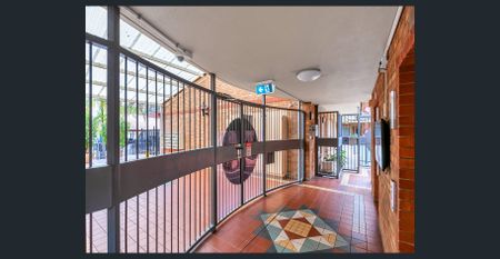 Fully Furnished Stylish Apartment in Heart of CBD - Photo 3